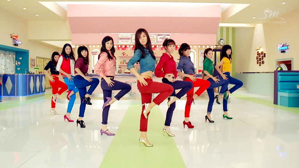 Girls' Generation 소녀시대 'Dancing Queen' MV 