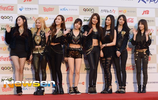 {140212} SNSD — ’3rd Gaon K-Pop Chart Awards’ Snsdredcarpet99