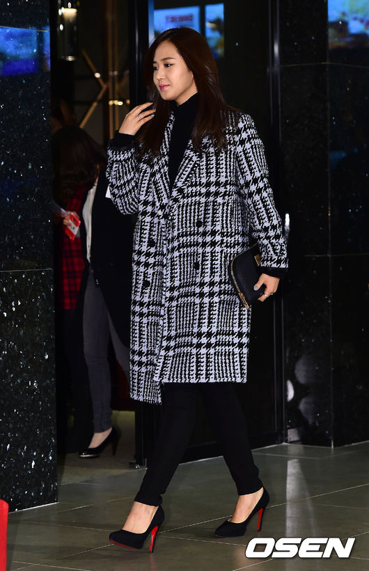 [141105] Yuri — Premier VIP de “The Youth” 201411052032773364_545a0b1c7da1c