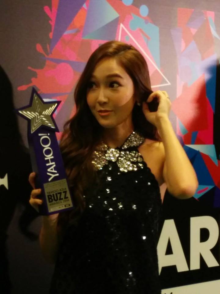 [141208] Jessica — “PREMIOS YAHOO ASIA BUZZ 2014” 1517427_10152761810148941_1447911503885887250_n