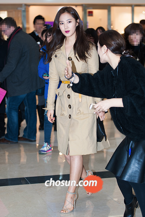 [141218] Yuri — Evento de Apertura de “Beauty Box” de Burberry 2014121803830_1